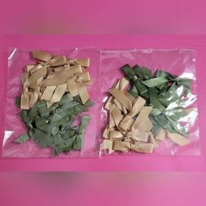 Anna Griffin Small Pretied Bows.  Gold And Green. (0186)